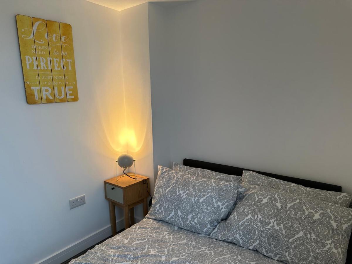 Central Colwyn Bay F1 Экстерьер фото