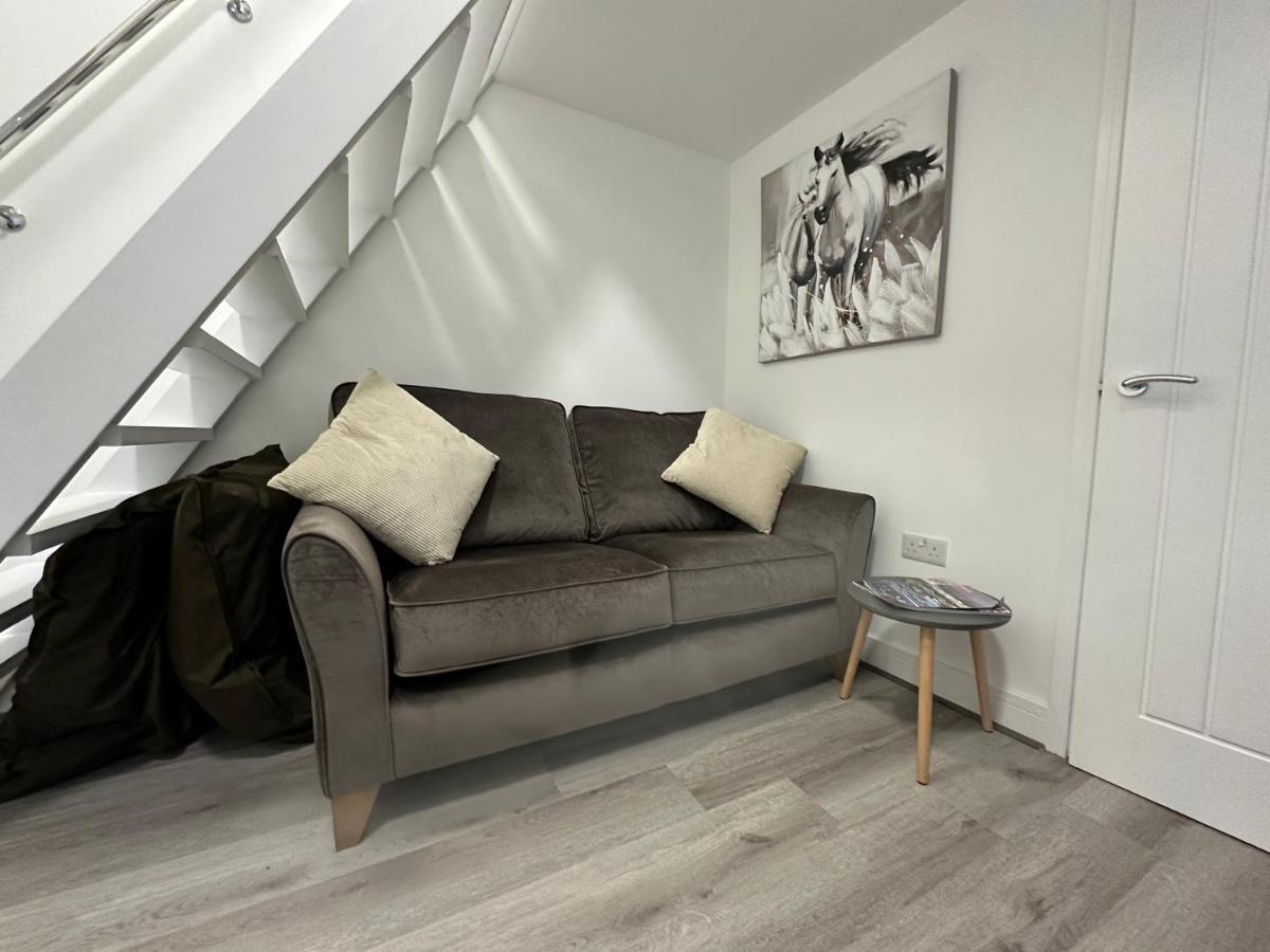 Central Colwyn Bay F1 Экстерьер фото