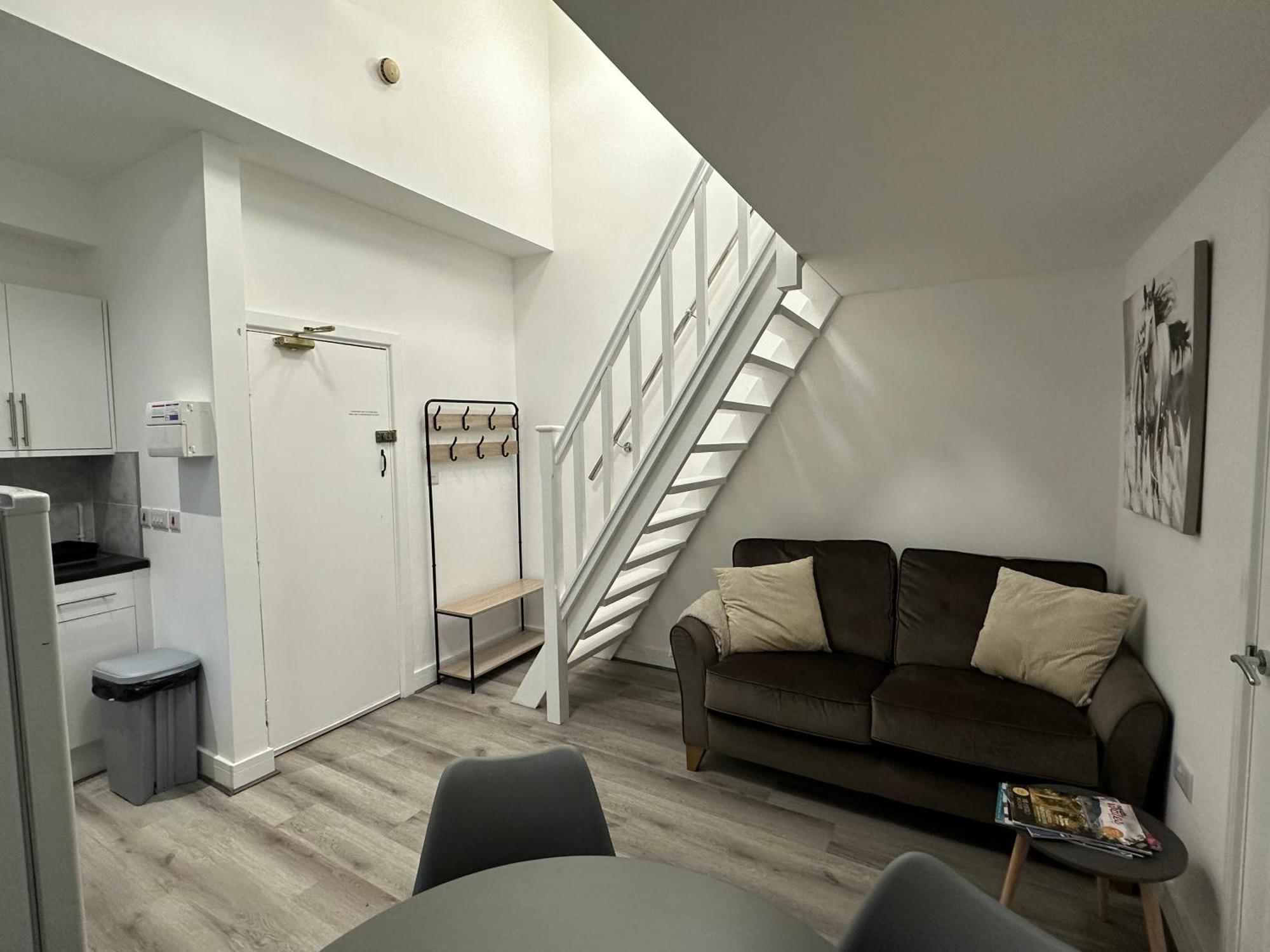 Central Colwyn Bay F1 Экстерьер фото
