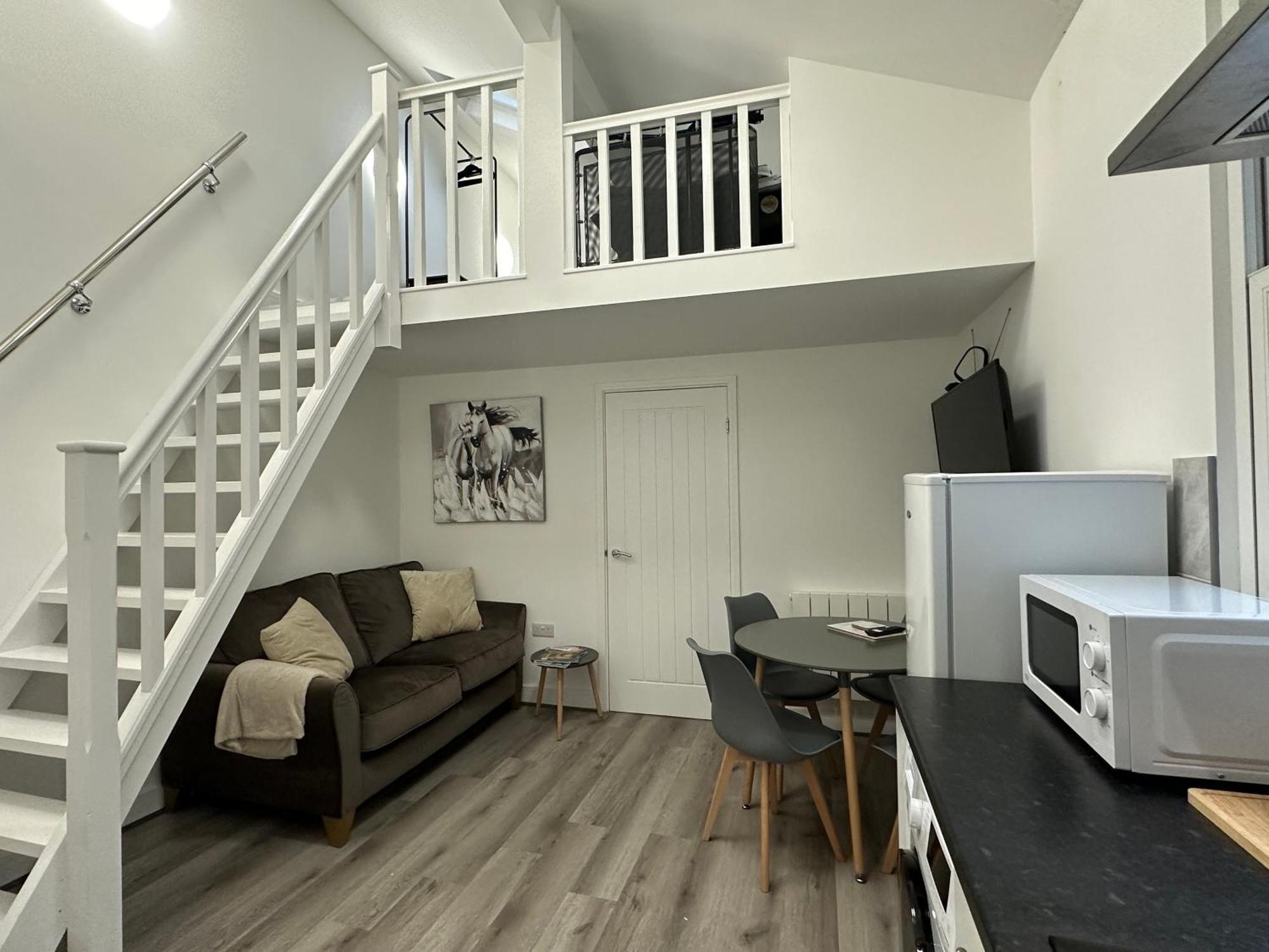Central Colwyn Bay F1 Экстерьер фото